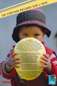 Affiche de l'exposition Un certain regard sur l'asie disponible à la médiathèque jusqu'au 17 juin