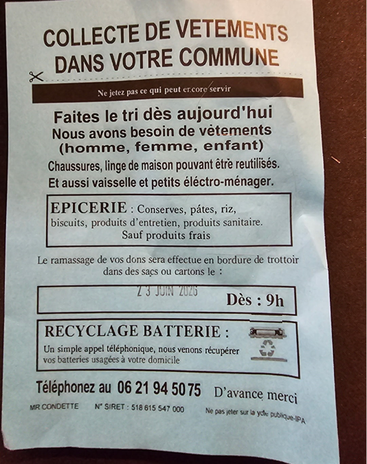 Tracts d&rsquo;appel à la collecte de vêtements sur la commune